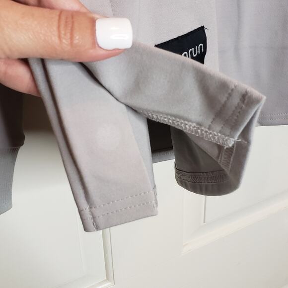 Sunrun quarter zip magnetic pullover, light grey, like new, medium - Picture 3 of 7